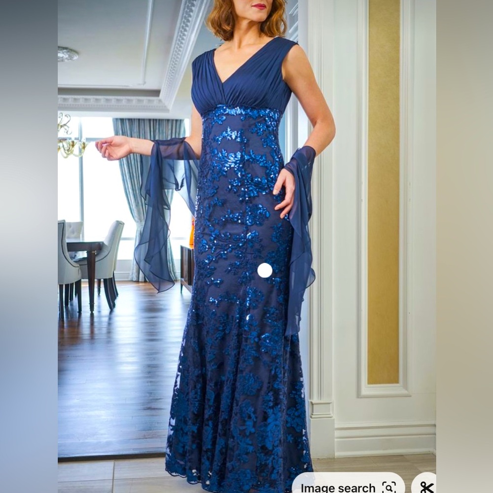 Jasmine Jade Gown, navy, size 6/worn once. Altered for 5 ft. mother of bride